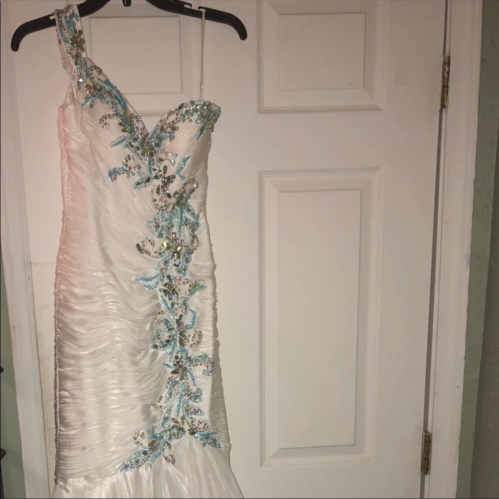 Beautiful prom dress.